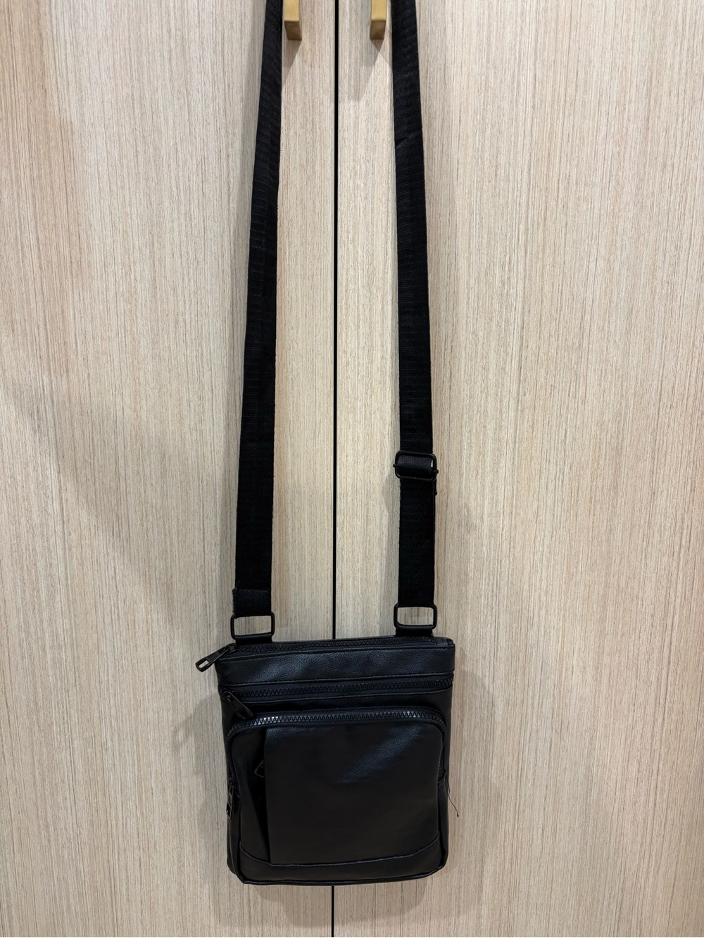 Men’s Black Crossbody Bag – New Without
Tag - Picture 3 of 6